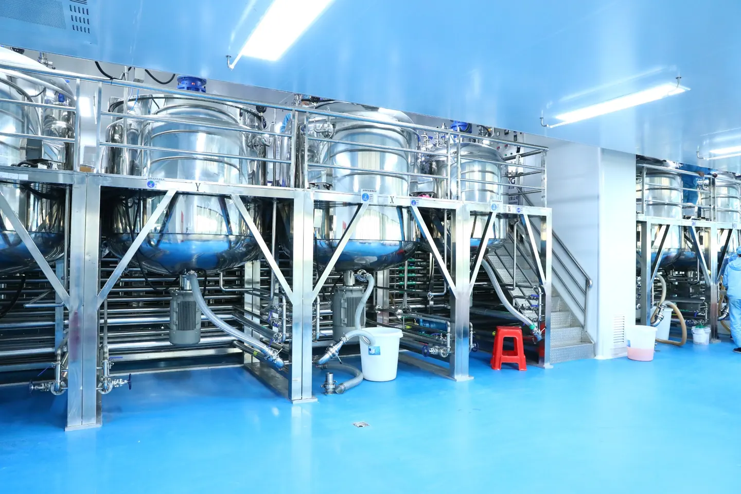 Bulk cosmetic manufacturing equipment in a production facility
