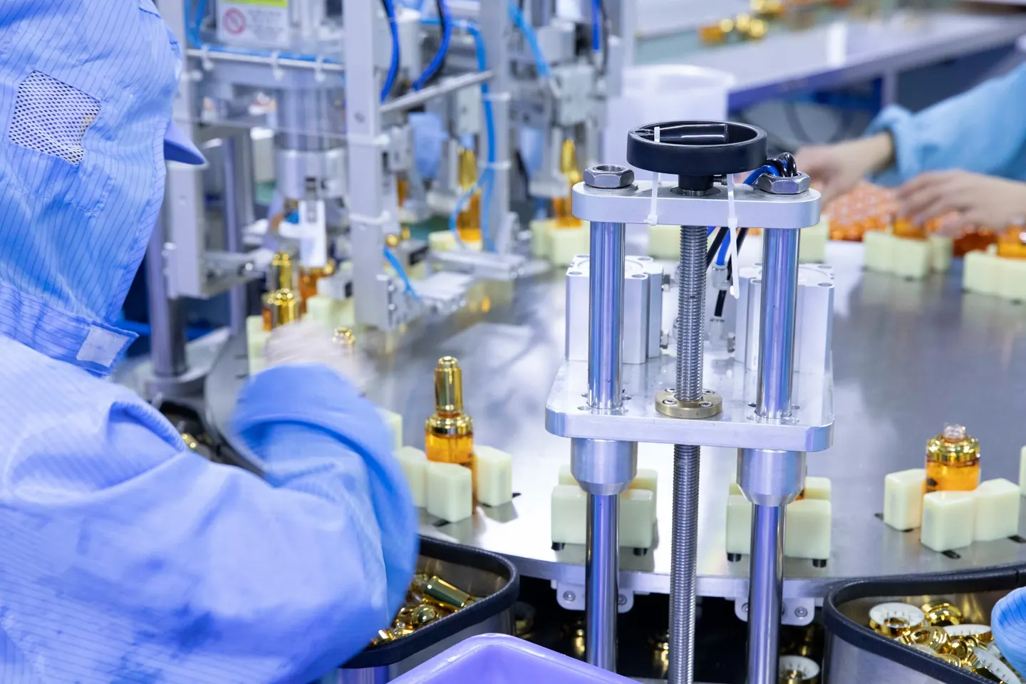 Cosmetic filling and assembly of an approved formula