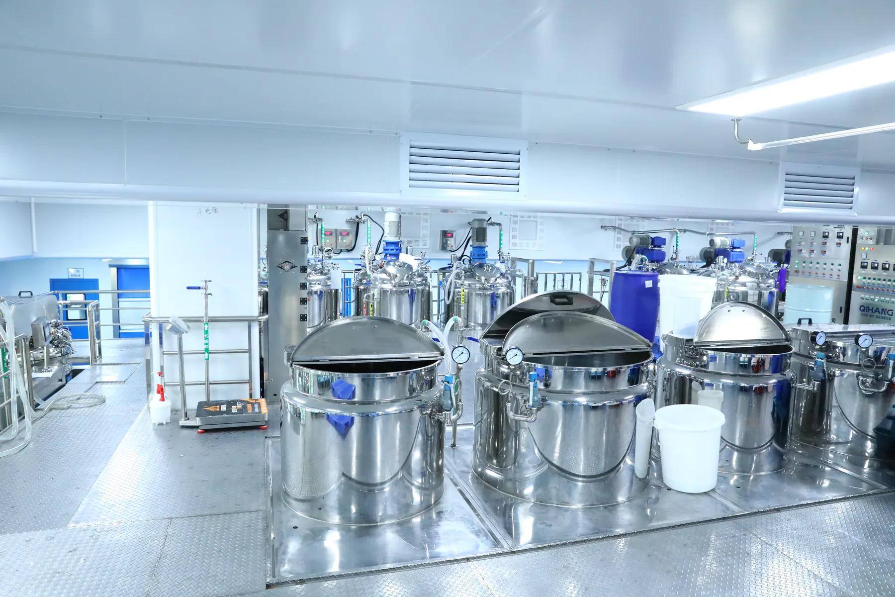 Cosmetics bulk production equipment