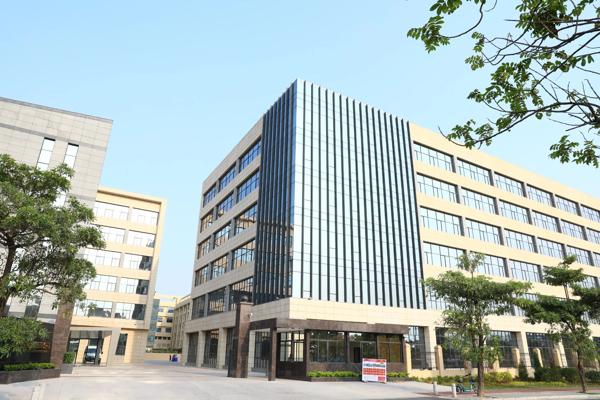 Lapony cosmetic manufacturing partner facility
